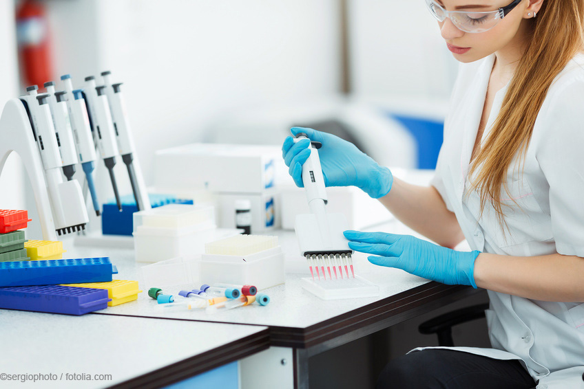 Frau im Labor © sergiophoto / Fotolia.com