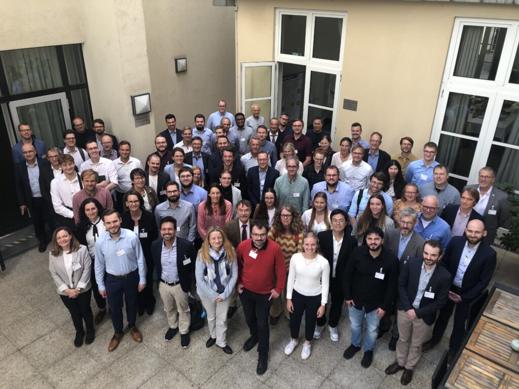 Gruppenfoto Statusmeeting25. Bildquelle: DECHEMA